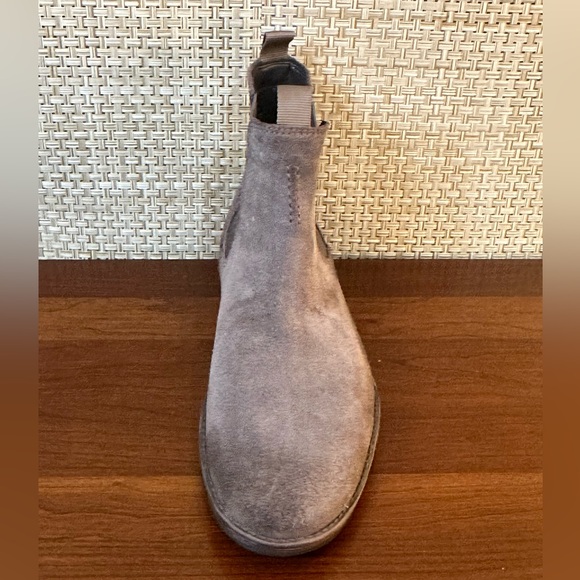 🌟HP🌟Clarks Taupe Suede Chelsea Boots Rubber Sole 10.5 - Picture 5 of 13